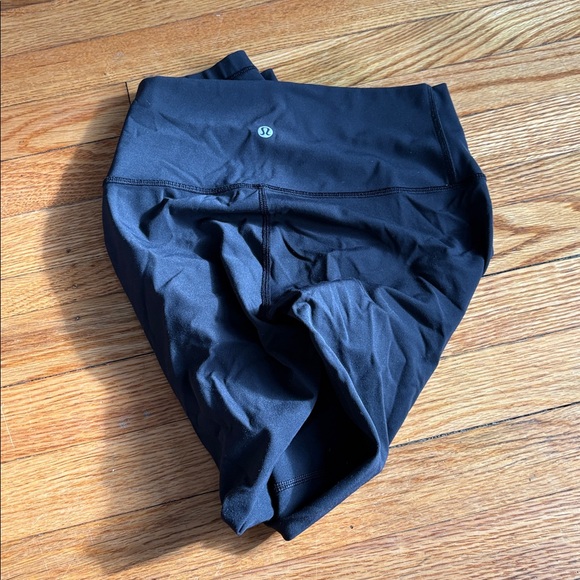 Lululemon Black Leggings 25 inch - Picture 2 of 2